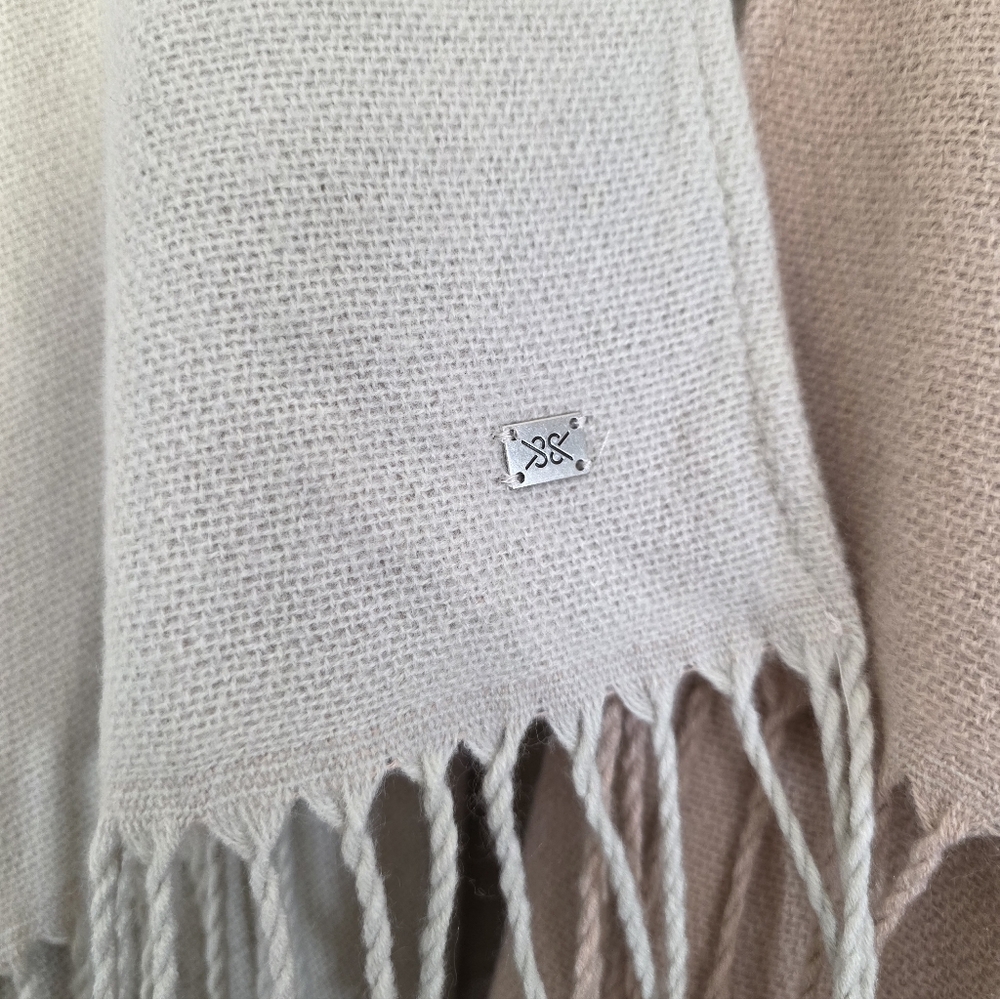 Nwt Soia & Kyo - Light Pink & Cream Colorblocked Open Poncho W/ Scarf Hem Os — image 4 of 5